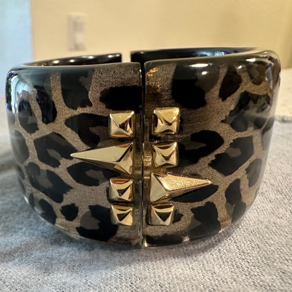Alexis Bittar Lucite Leopard Print Hinged Bangle - Picture 1 of 15